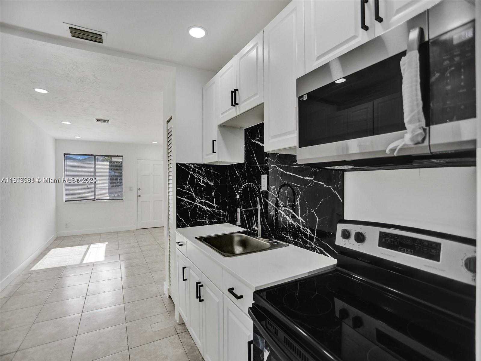 Small Image of 708 NORTH 20TH #1-2, Hollywood Number 4