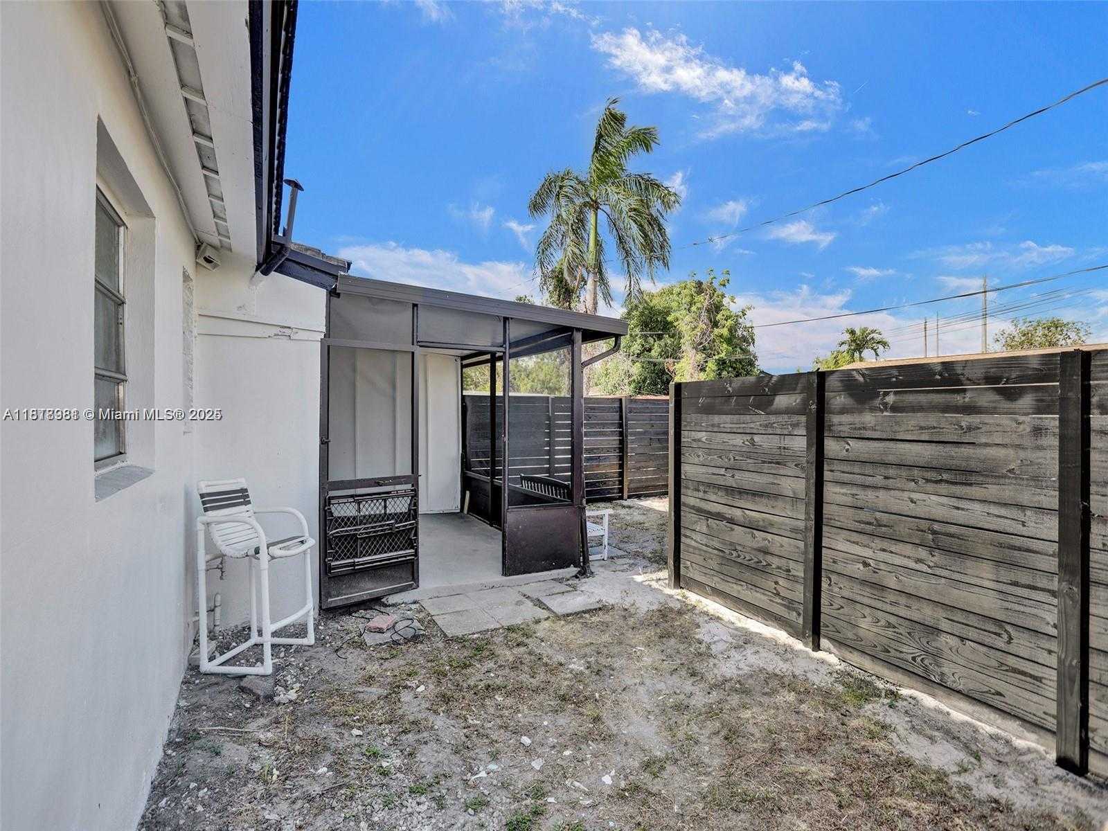 Small Image of 708 NORTH 20TH #1-2, Hollywood Number 44