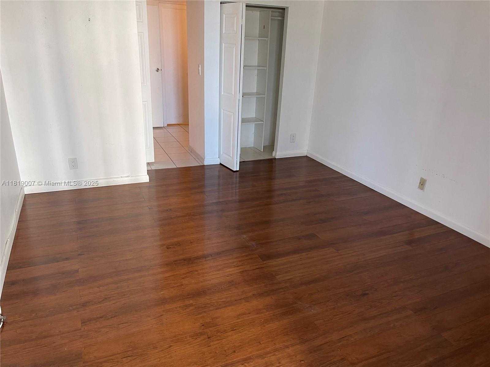 Small Image of 100 BAYVIEW DR #812, Sunny Isles Beach Number 12