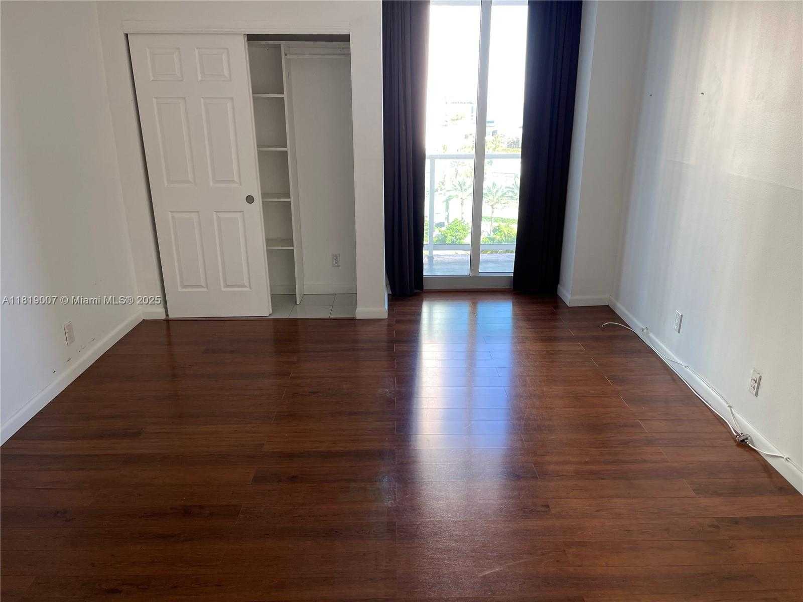 Small Image of 100 BAYVIEW DR #812, Sunny Isles Beach Number 13