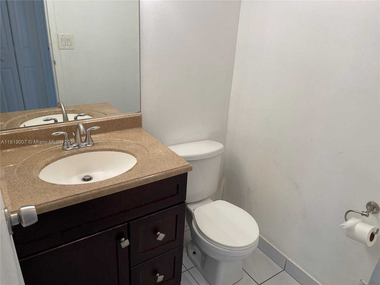 Small Image of 100 BAYVIEW DR #812, Sunny Isles Beach Number 16