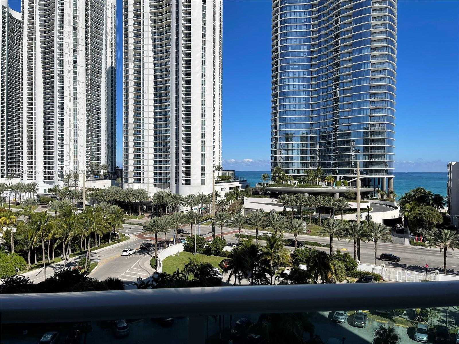 Small Image of 100 BAYVIEW DR #812, Sunny Isles Beach Number 4