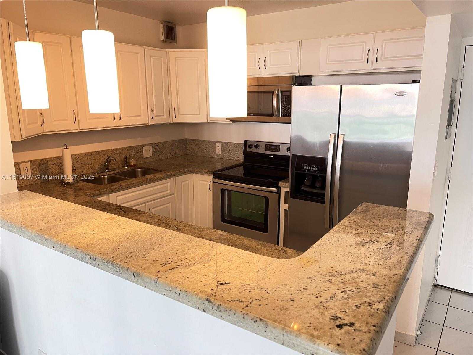Small Image of 100 BAYVIEW DR #812, Sunny Isles Beach Number 5