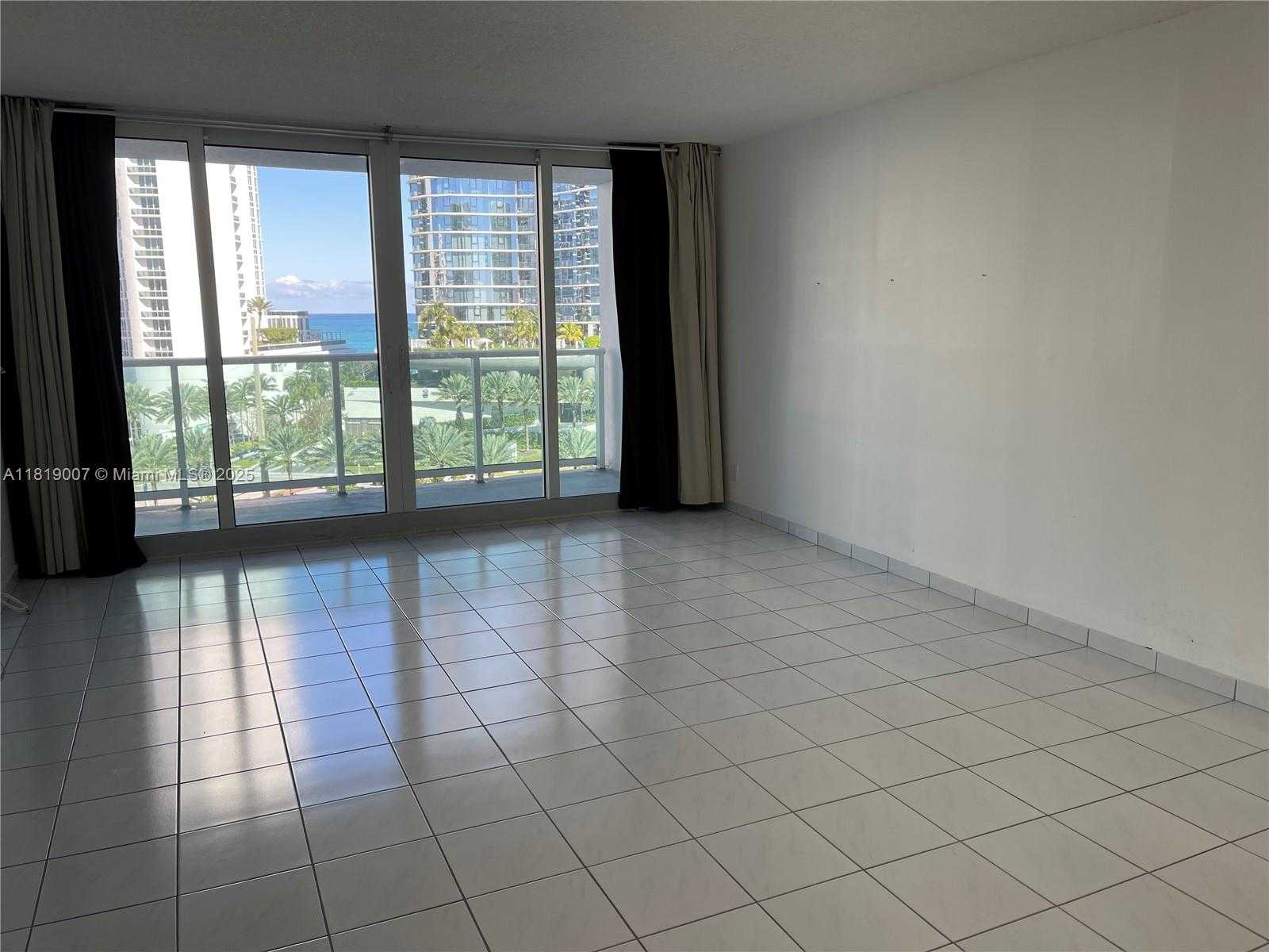 Small Image of 100 BAYVIEW DR #812, Sunny Isles Beach Number 6