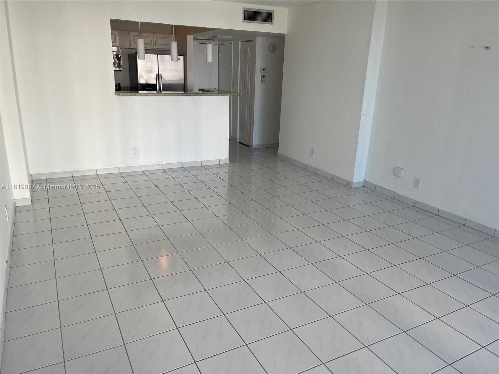 Small Image of 100 BAYVIEW DR #812, Sunny Isles Beach Number 7