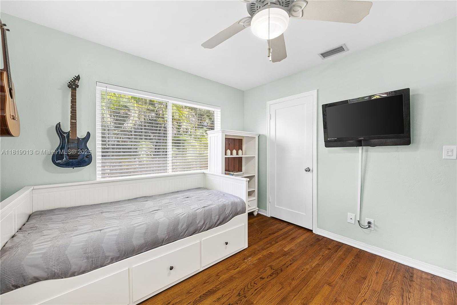 Small Image of 64 NORTH EAST 88TH ST #64, El Portal Number 17