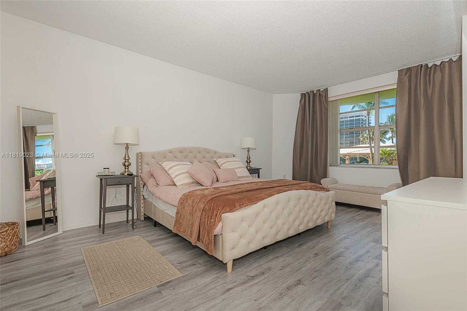 Small Image of 1965 SOUTH OCEAN DR #MR, Hallandale Beach Number 14