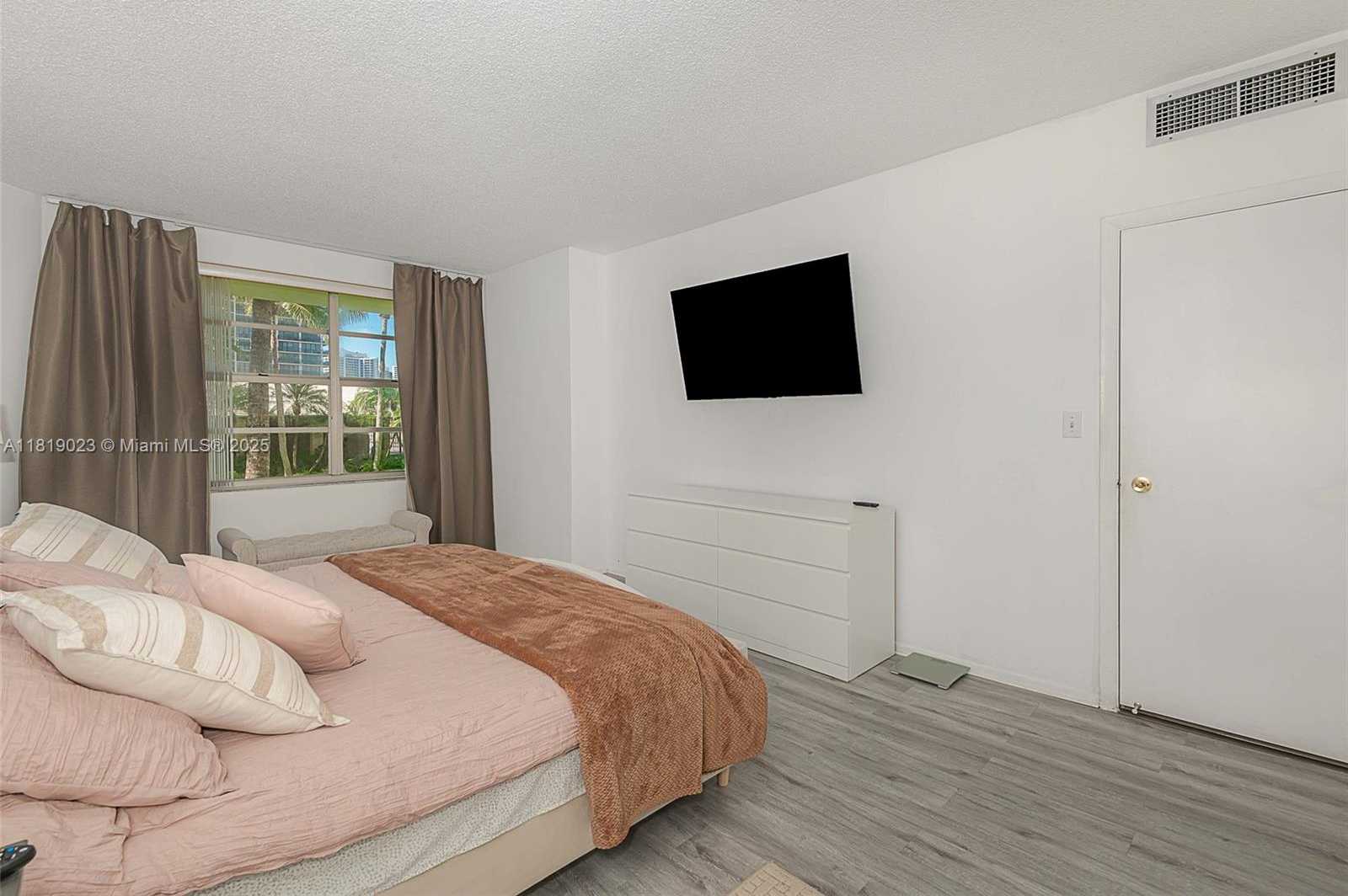 Small Image of 1965 SOUTH OCEAN DR #MR, Hallandale Beach Number 15