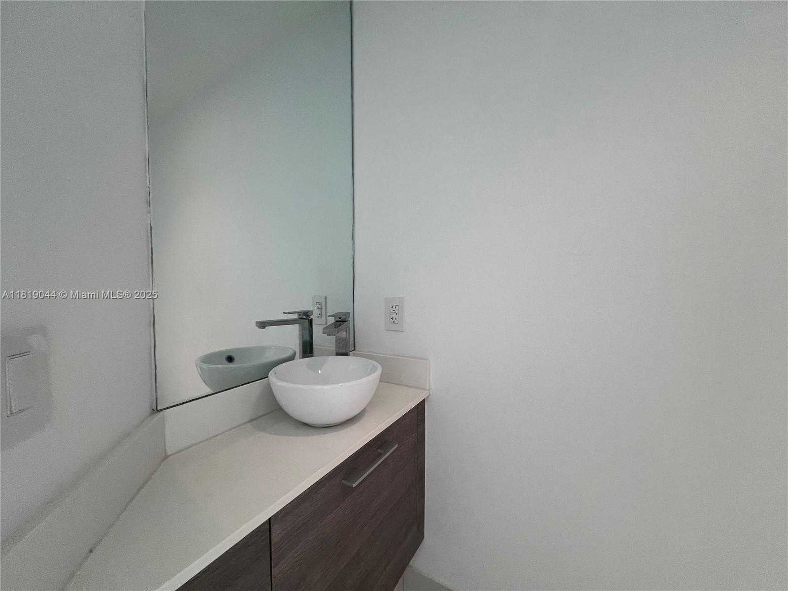Small Image of 650 NORTH EAST 32ND ST #4301, Miami Number 15