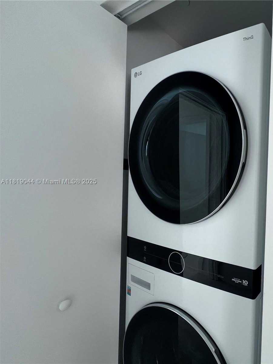 Small Image of 650 NORTH EAST 32ND ST #4301, Miami Number 23