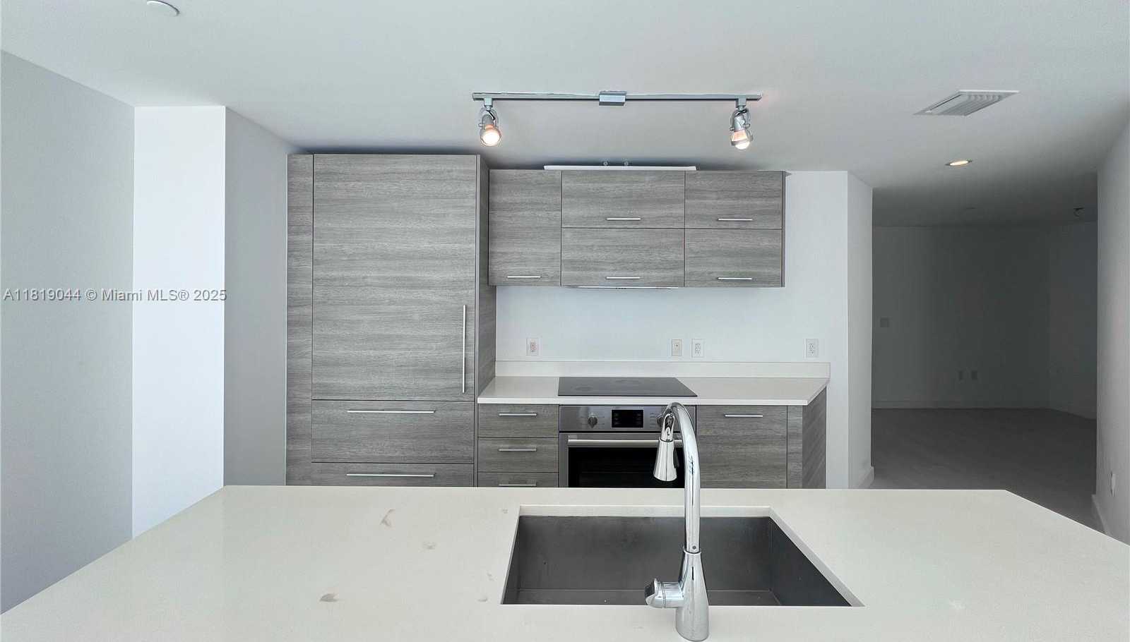 Small Image of 650 NORTH EAST 32ND ST #4301, Miami Number 5