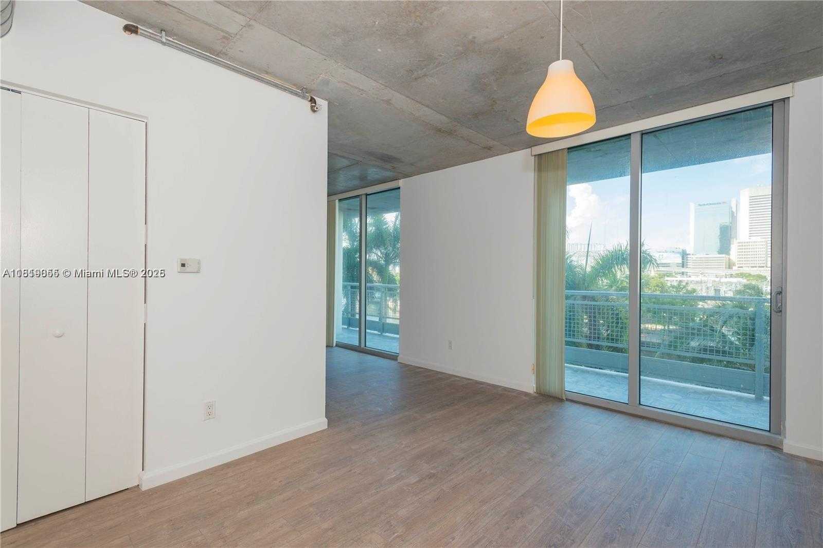 Small Image of 690 SOUTH WEST 1ST CT #405, Miami Number 4