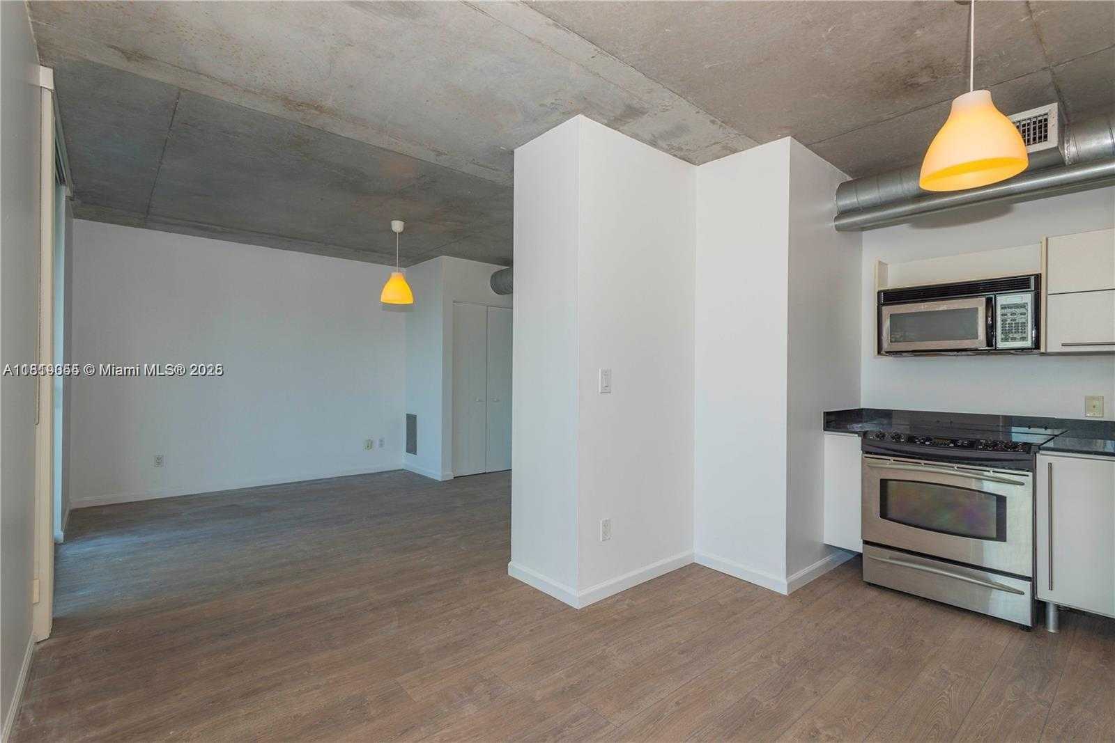 Small Image of 690 SOUTH WEST 1ST CT #405, Miami Number 6