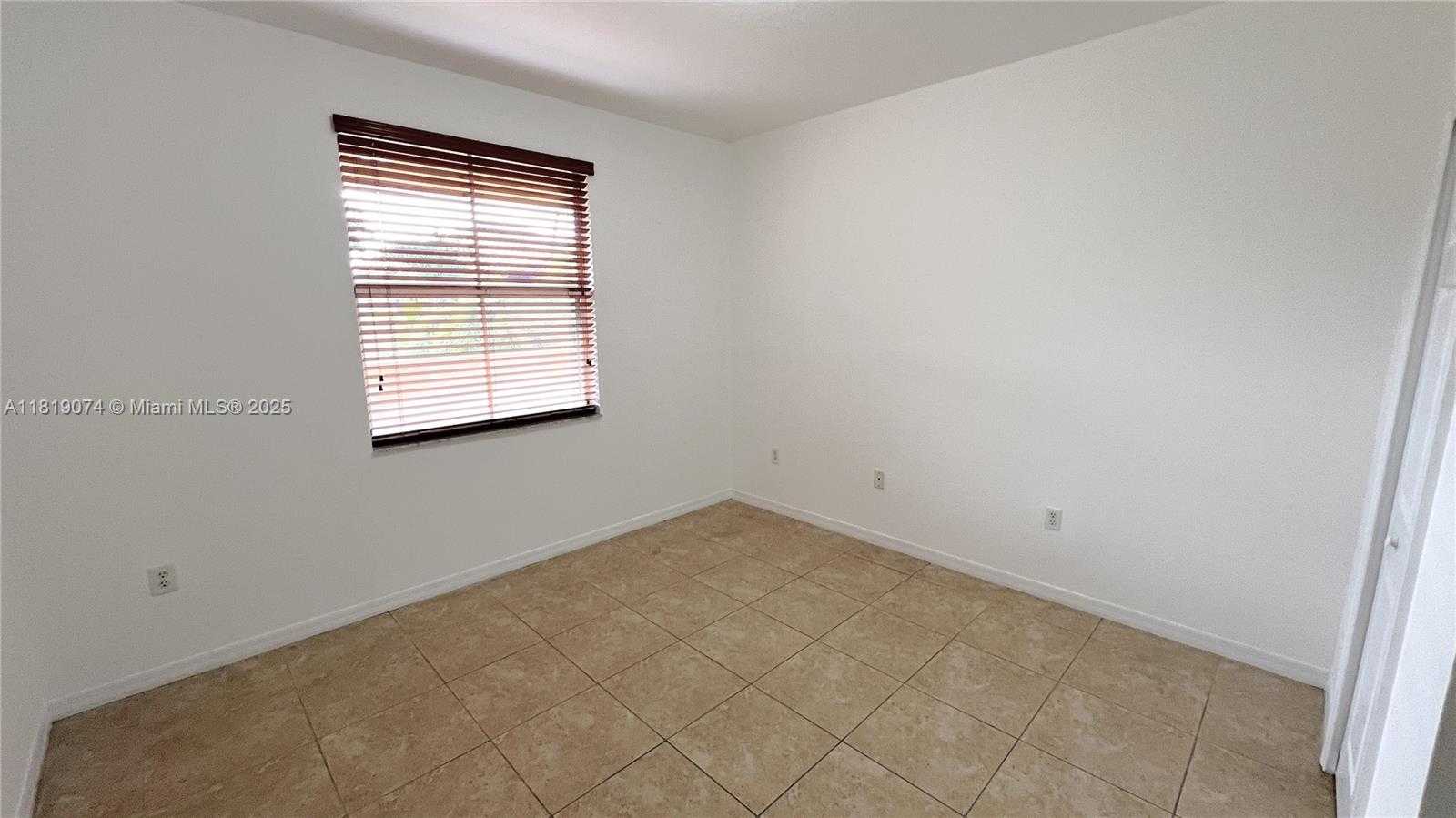Small Image of 3001 SOUTH WEST 156 AV, Miami Number 31
