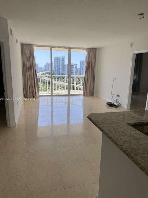 Small Image of 19501 WEST COUNTRY CLUB DR #1815, Aventura Number 2