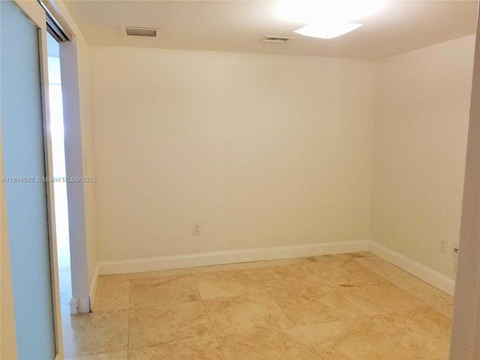 Small Image of 1800 SOUTH OCEAN DR #1908, Hallandale Beach Number 16