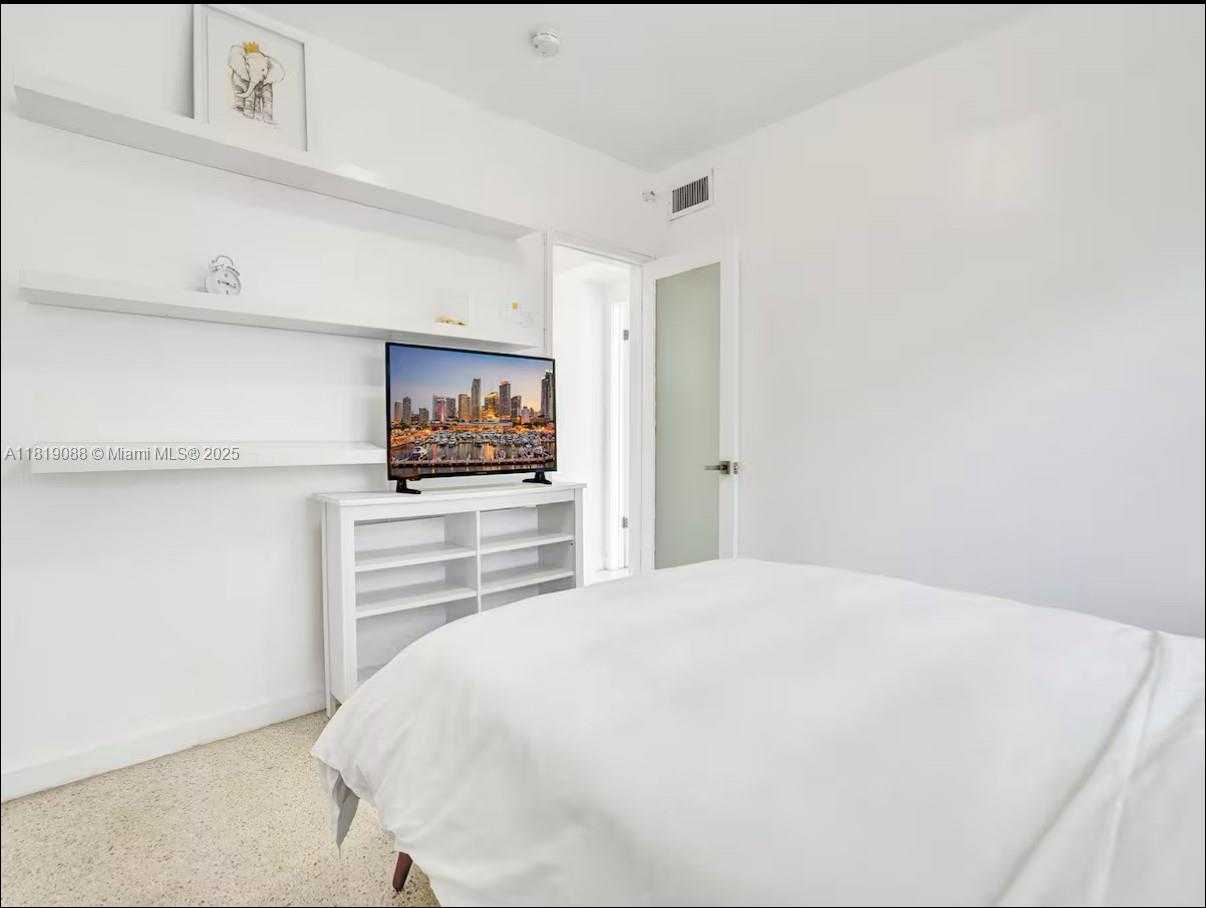 Small Image of 7537 WEST TREASURE DR, North Bay Village Number 11
