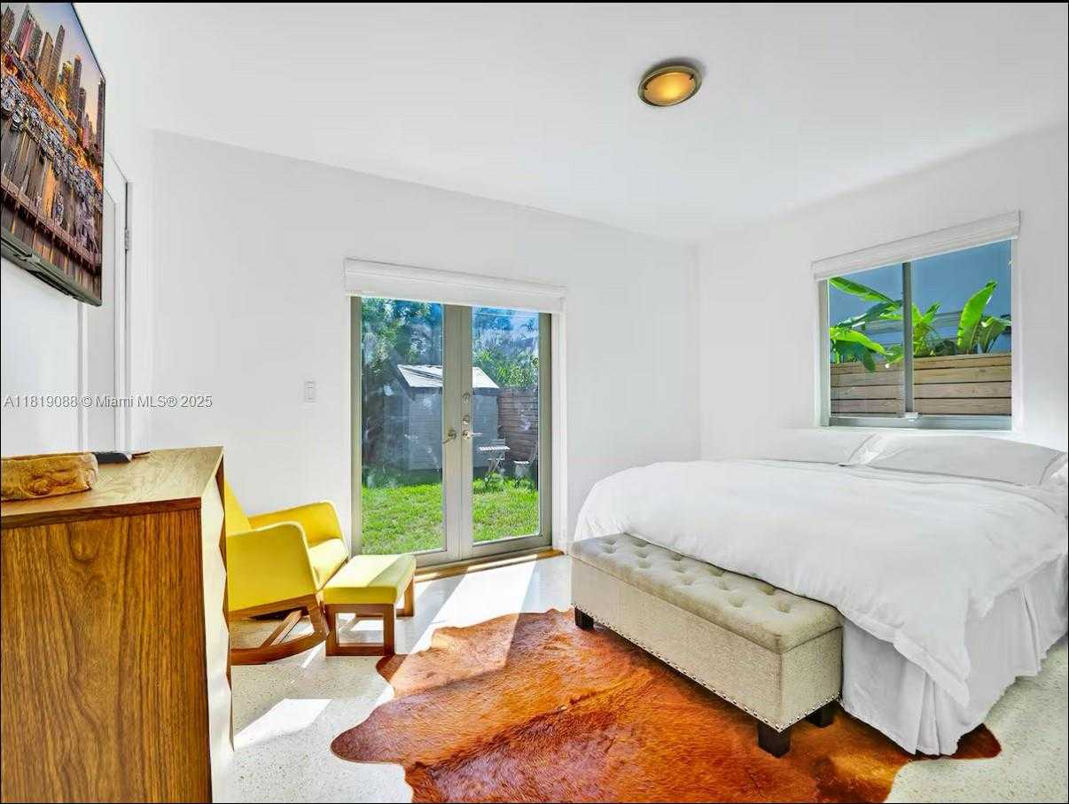 Small Image of 7537 WEST TREASURE DR, North Bay Village Number 13