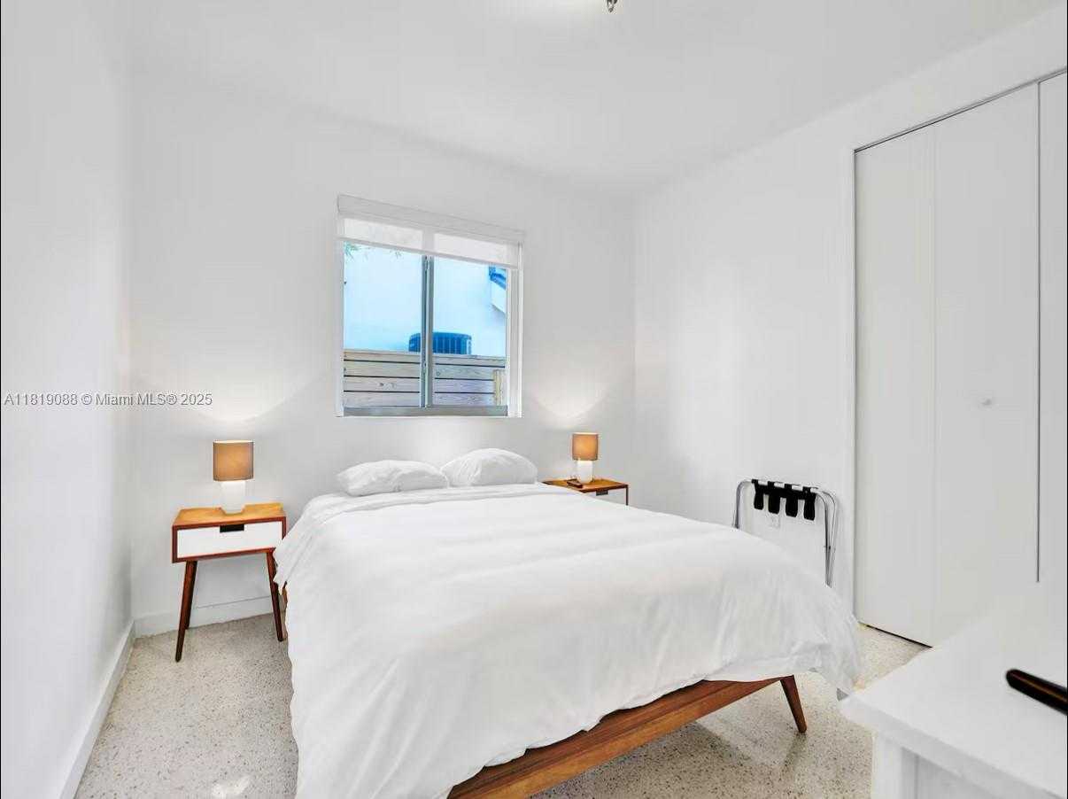Small Image of 7537 WEST TREASURE DR, North Bay Village Number 16