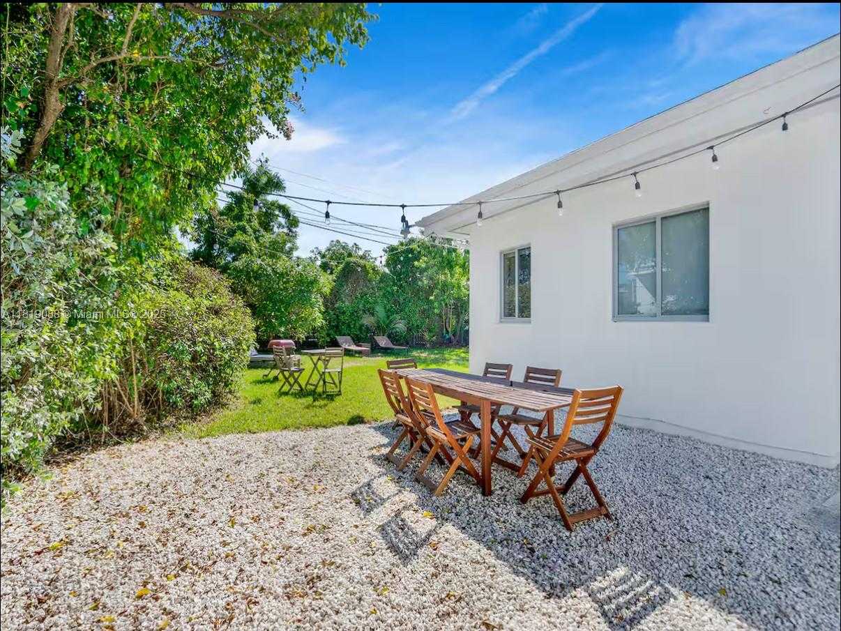 Small Image of 7537 WEST TREASURE DR, North Bay Village Number 19