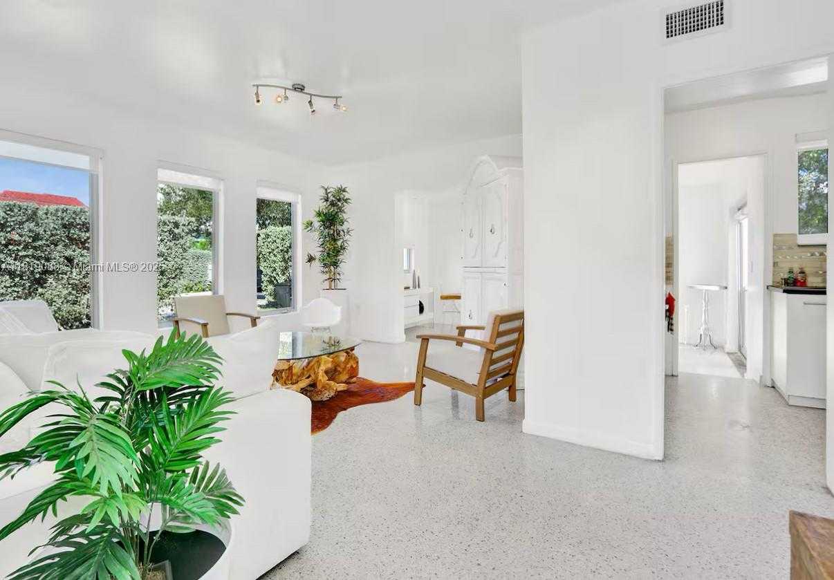 Small Image of 7537 WEST TREASURE DR, North Bay Village Number 2