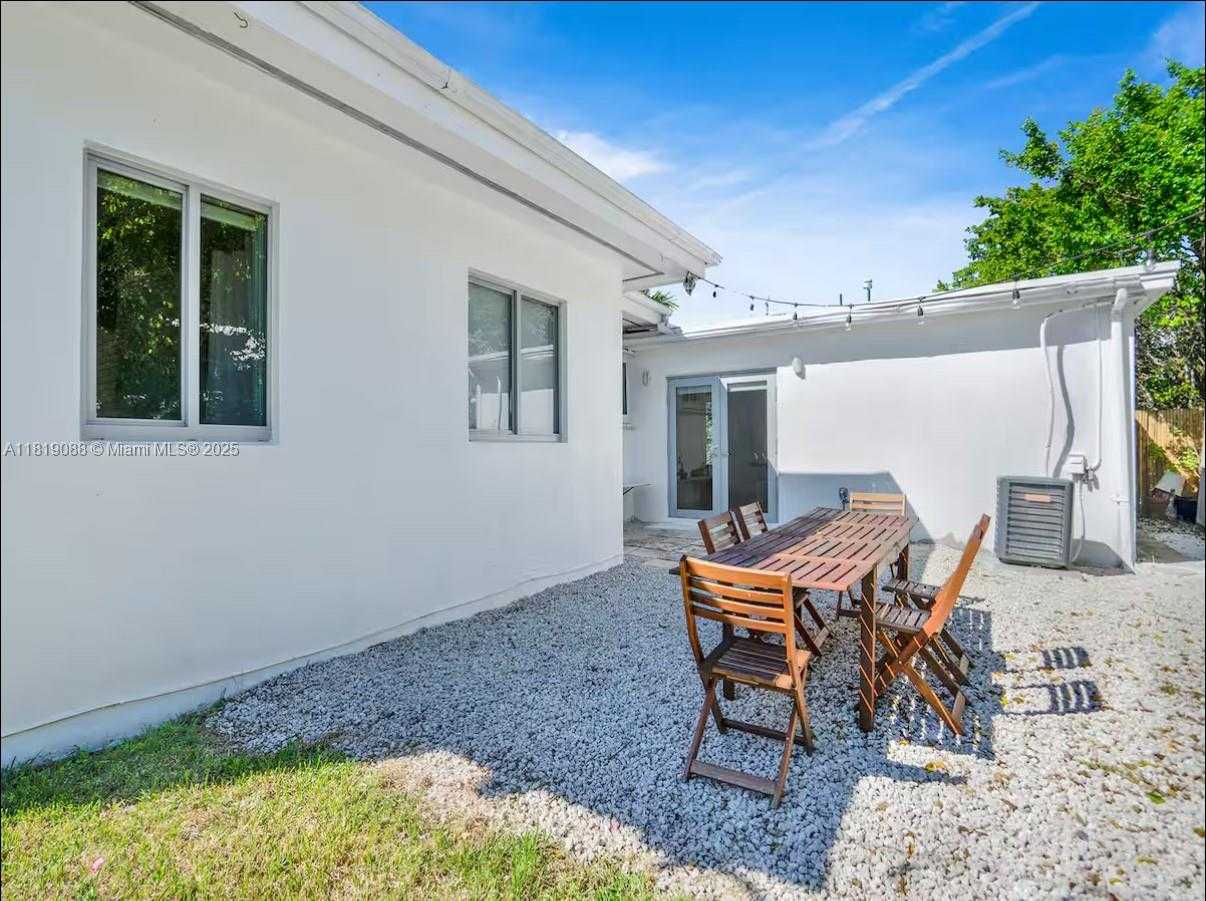 Small Image of 7537 WEST TREASURE DR, North Bay Village Number 21