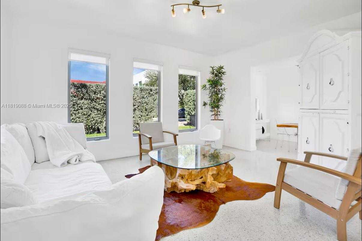Small Image of 7537 WEST TREASURE DR, North Bay Village Number 3
