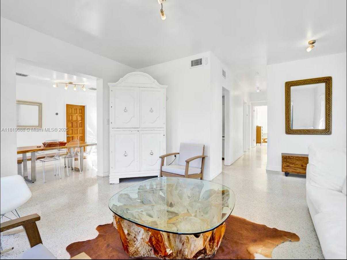 Small Image of 7537 WEST TREASURE DR, North Bay Village Number 4