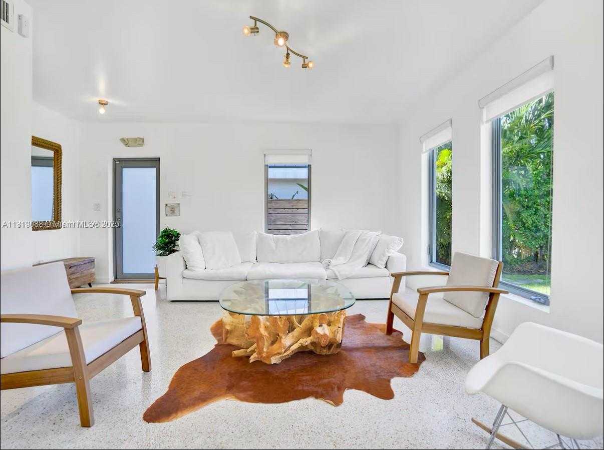 Small Image of 7537 WEST TREASURE DR, North Bay Village Number 5