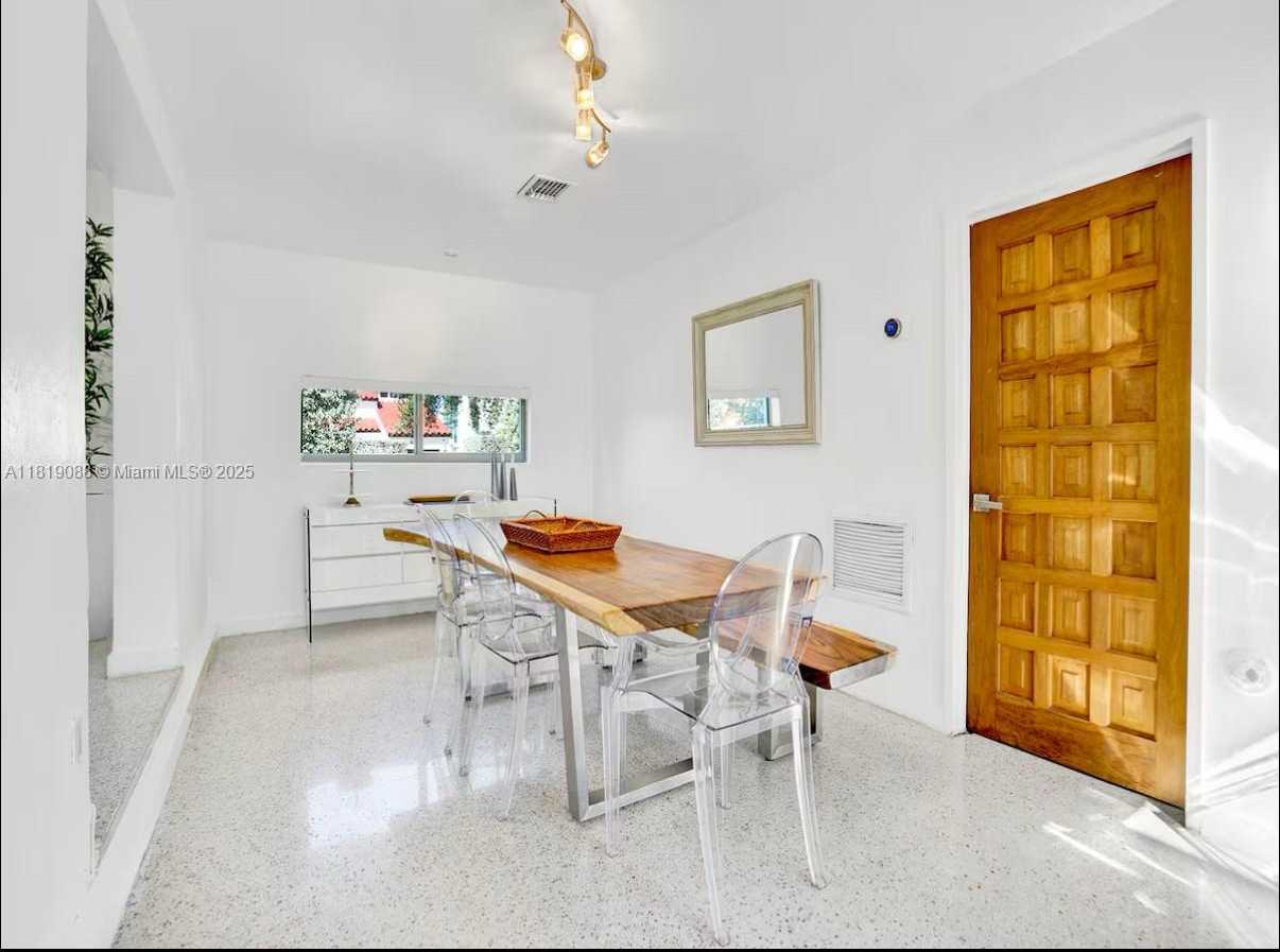 Small Image of 7537 WEST TREASURE DR, North Bay Village Number 9