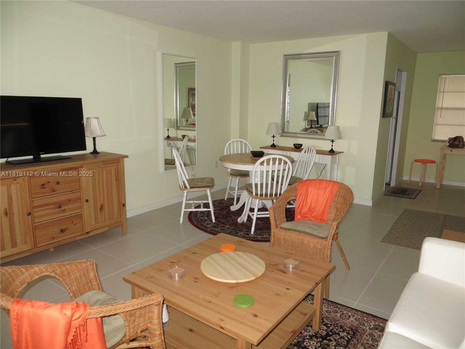 Small Image of 220 KINGS POINT DR #607, Sunny Isles Beach Number 12