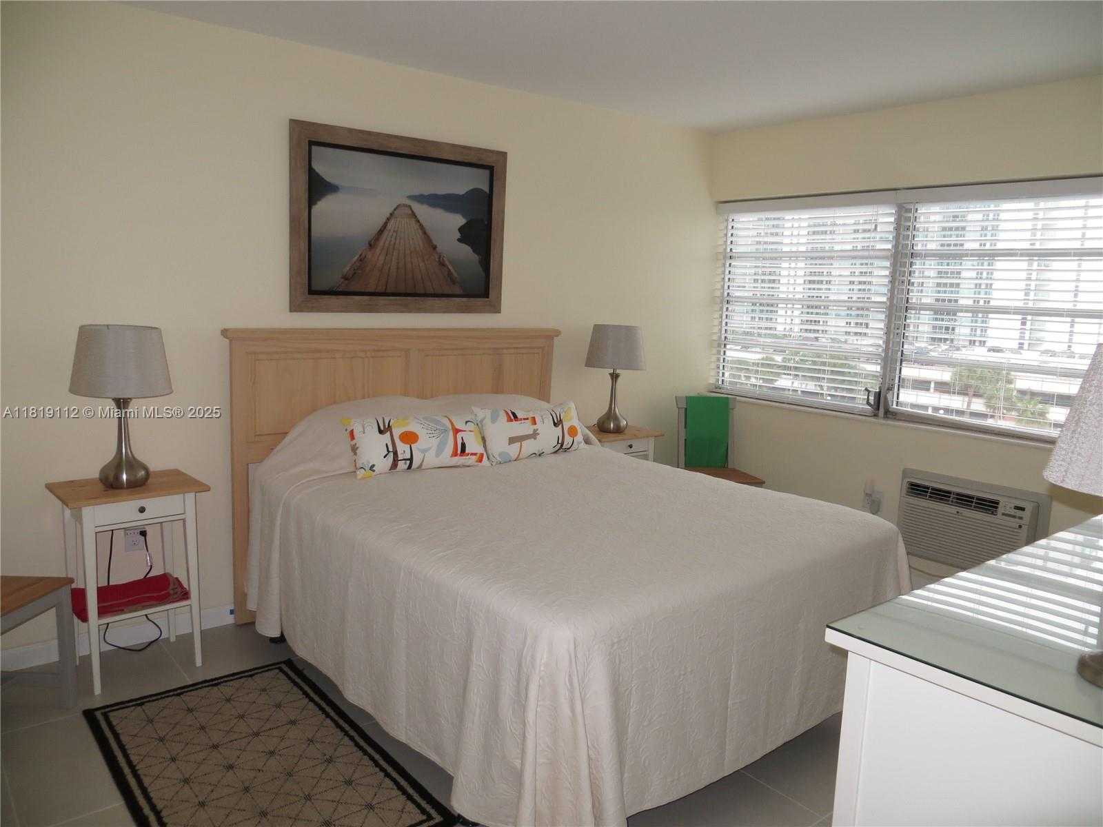 Small Image of 220 KINGS POINT DR #607, Sunny Isles Beach Number 14