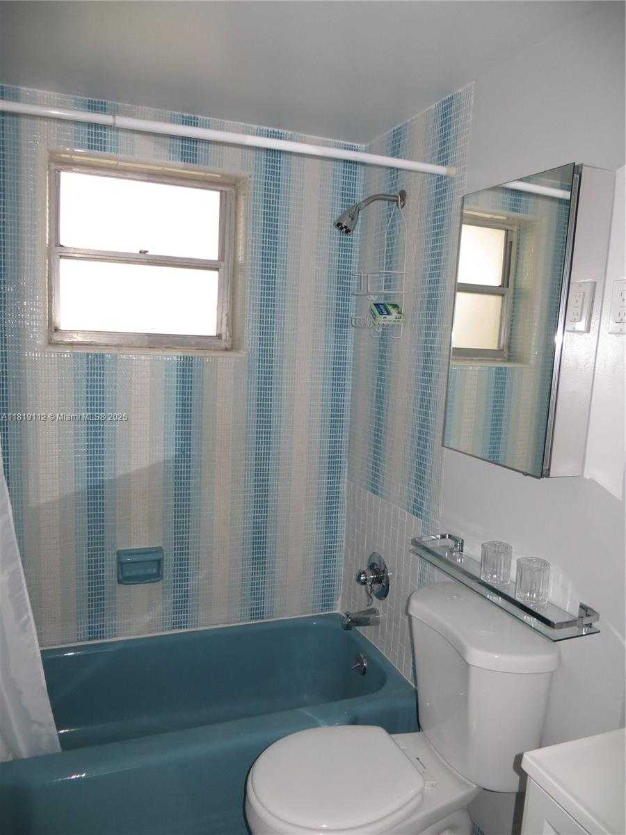 Small Image of 220 KINGS POINT DR #607, Sunny Isles Beach Number 17