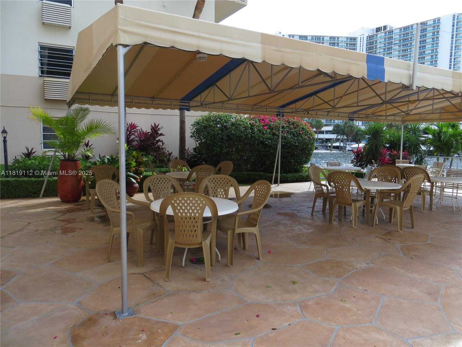 Small Image of 220 KINGS POINT DR #607, Sunny Isles Beach Number 23
