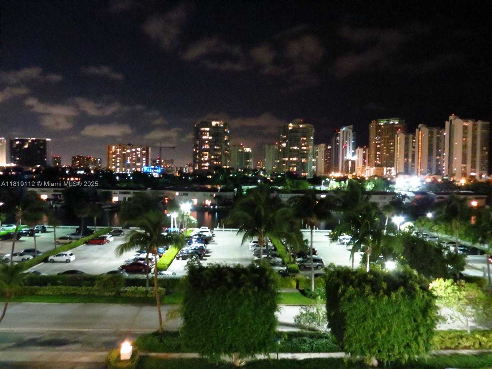 Small Image of 220 KINGS POINT DR #607, Sunny Isles Beach Number 24