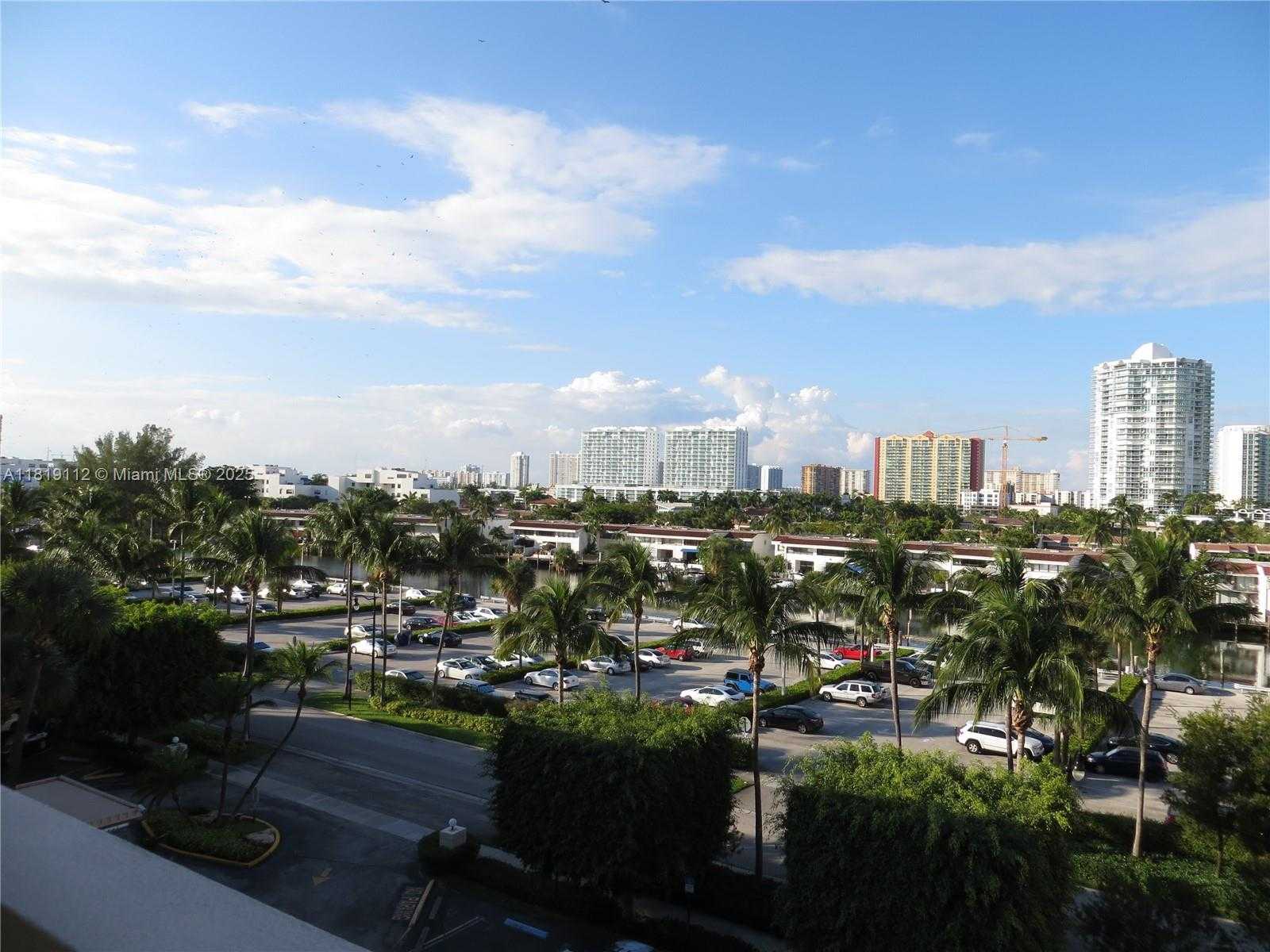 Small Image of 220 KINGS POINT DR #607, Sunny Isles Beach Number 26