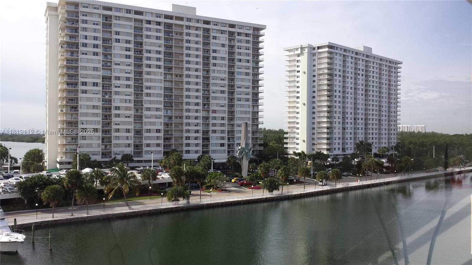 Small Image of 220 KINGS POINT DR #607, Sunny Isles Beach Number 3