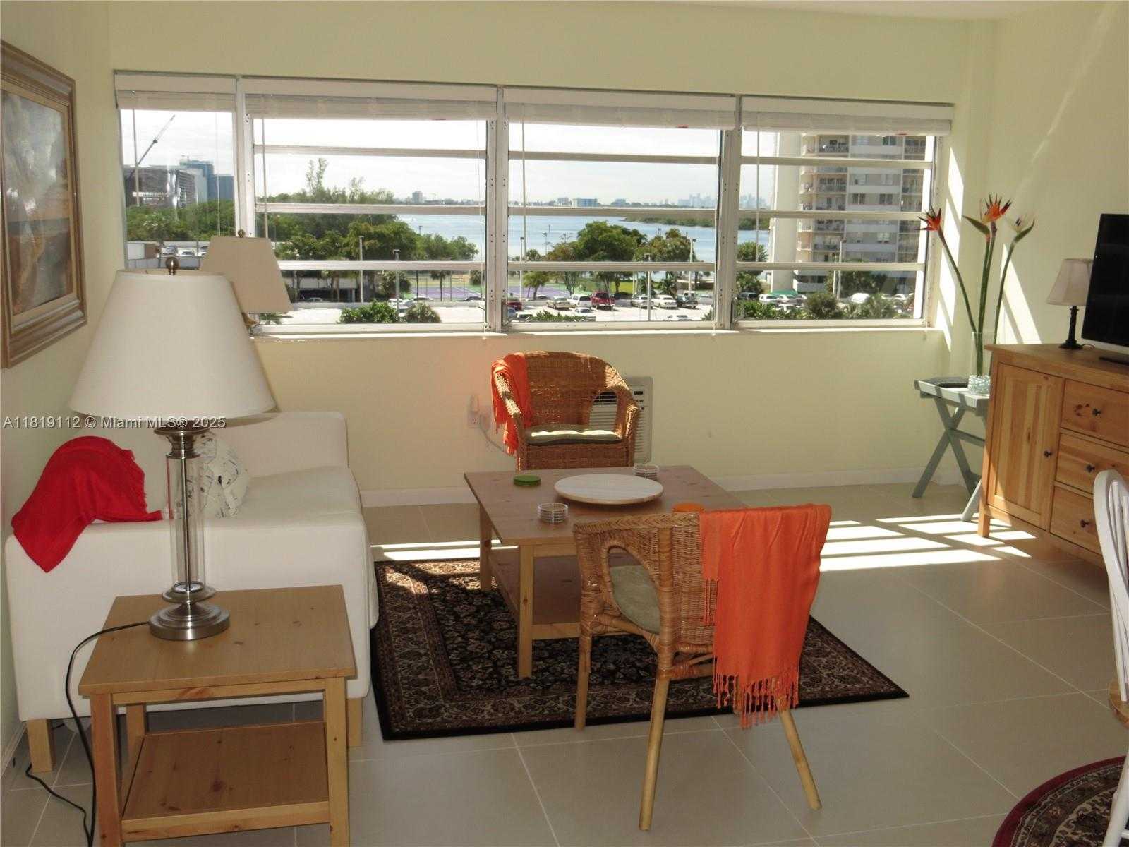 Small Image of 220 KINGS POINT DR #607, Sunny Isles Beach Number 7
