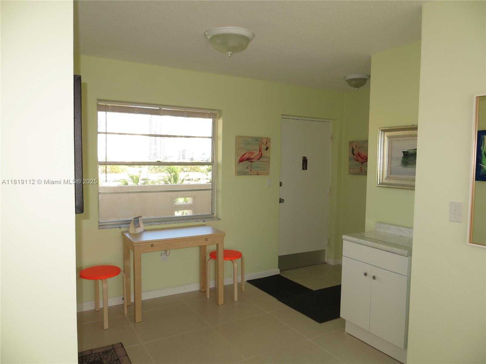 Small Image of 220 KINGS POINT DR #607, Sunny Isles Beach Number 8