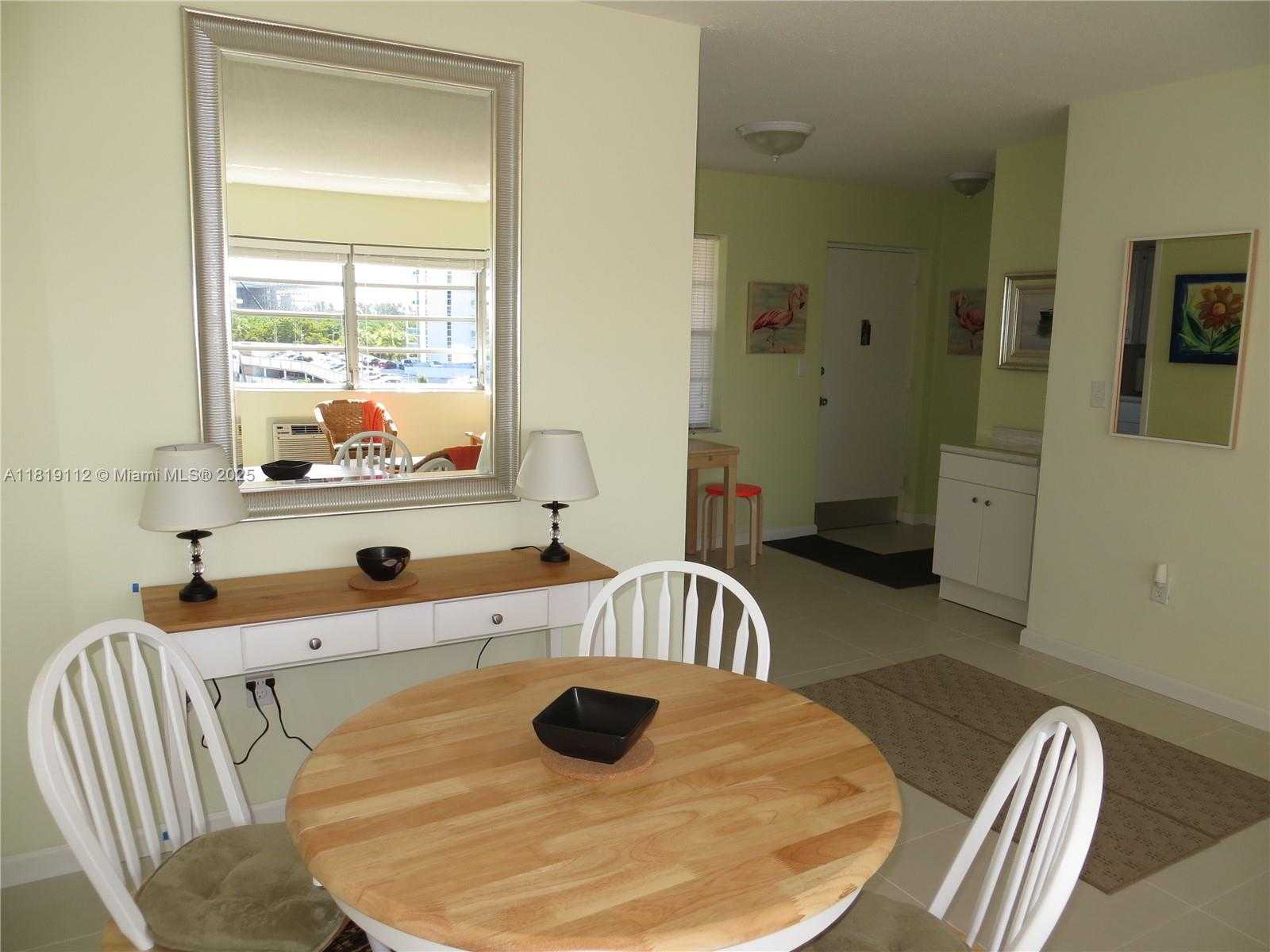 Small Image of 220 KINGS POINT DR #607, Sunny Isles Beach Number 9