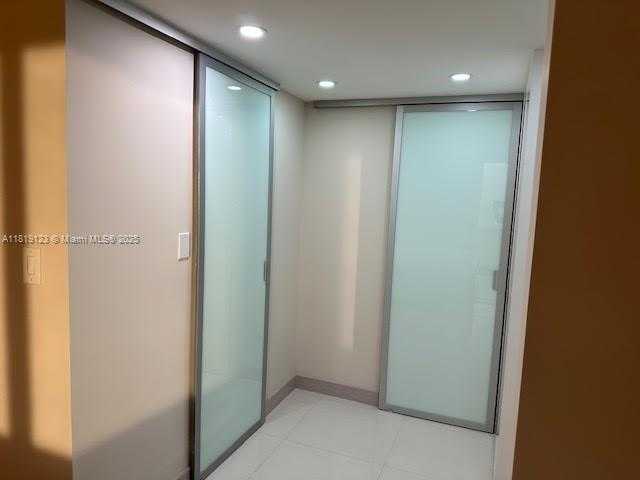 Small Image of 100 BAYVIEW DR #904, Sunny Isles Beach Number 11