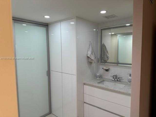 Small Image of 100 BAYVIEW DR #904, Sunny Isles Beach Number 12