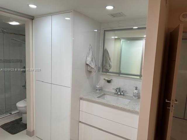 Small Image of 100 BAYVIEW DR #904, Sunny Isles Beach Number 13