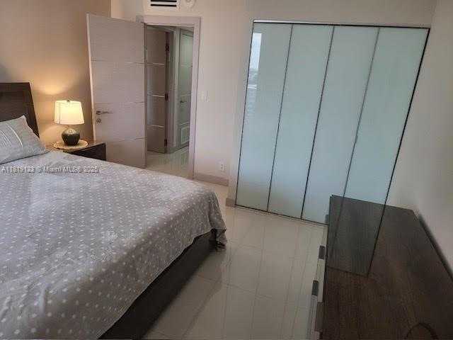 Small Image of 100 BAYVIEW DR #904, Sunny Isles Beach Number 18