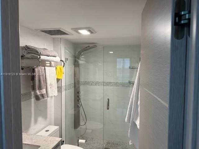 Small Image of 100 BAYVIEW DR #904, Sunny Isles Beach Number 19