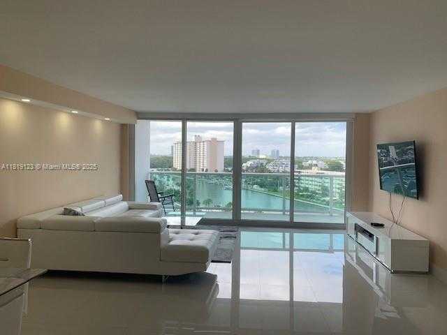 Small Image of 100 BAYVIEW DR #904, Sunny Isles Beach Number 2