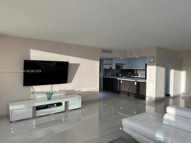 Small Image of 100 BAYVIEW DR #904, Sunny Isles Beach Number 4