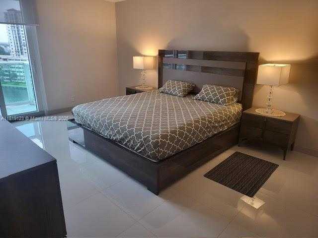 Small Image of 100 BAYVIEW DR #904, Sunny Isles Beach Number 9