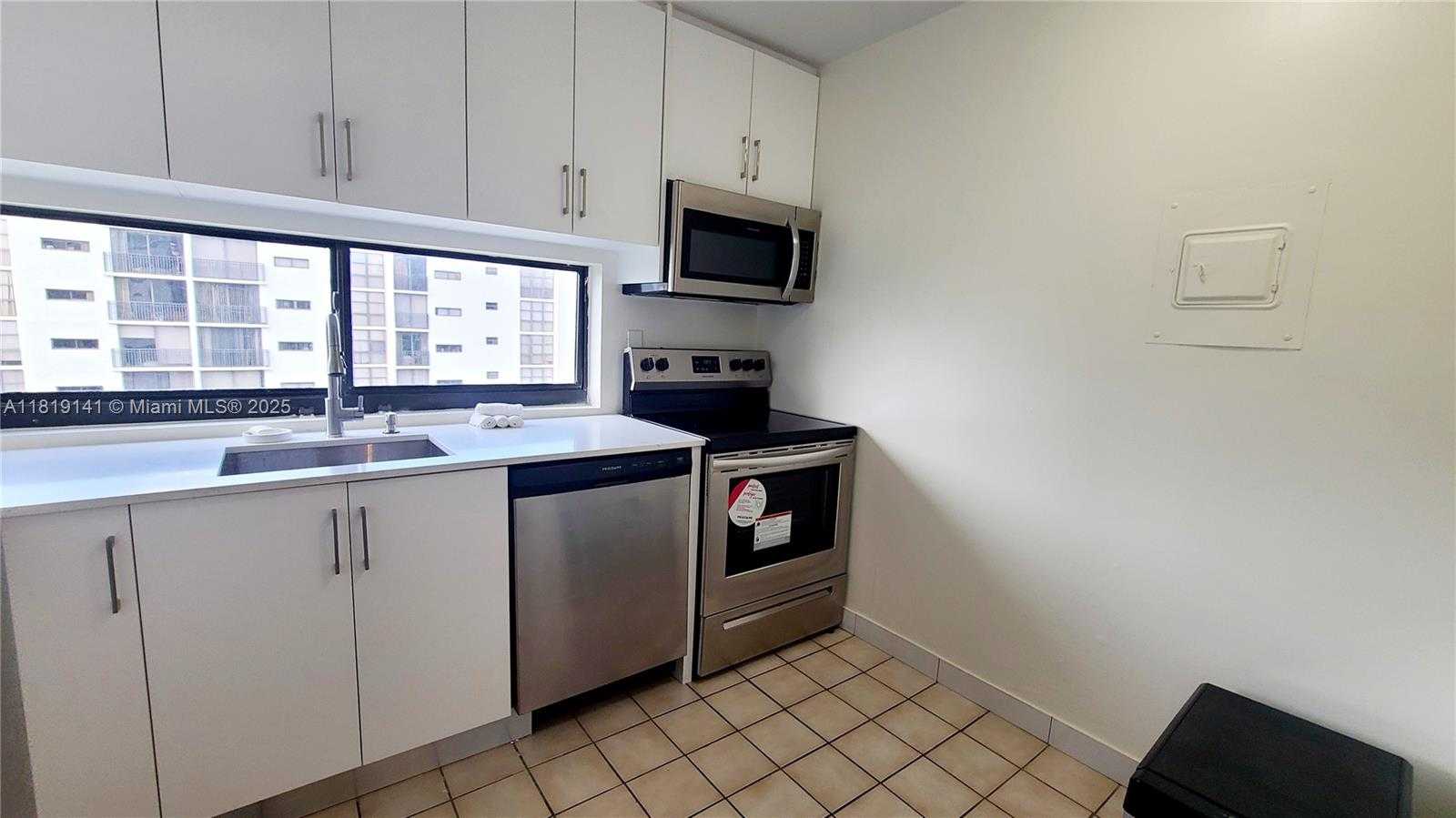 Small Image of 16909 NORTH BAY RD #907, Sunny Isles Beach Number 12