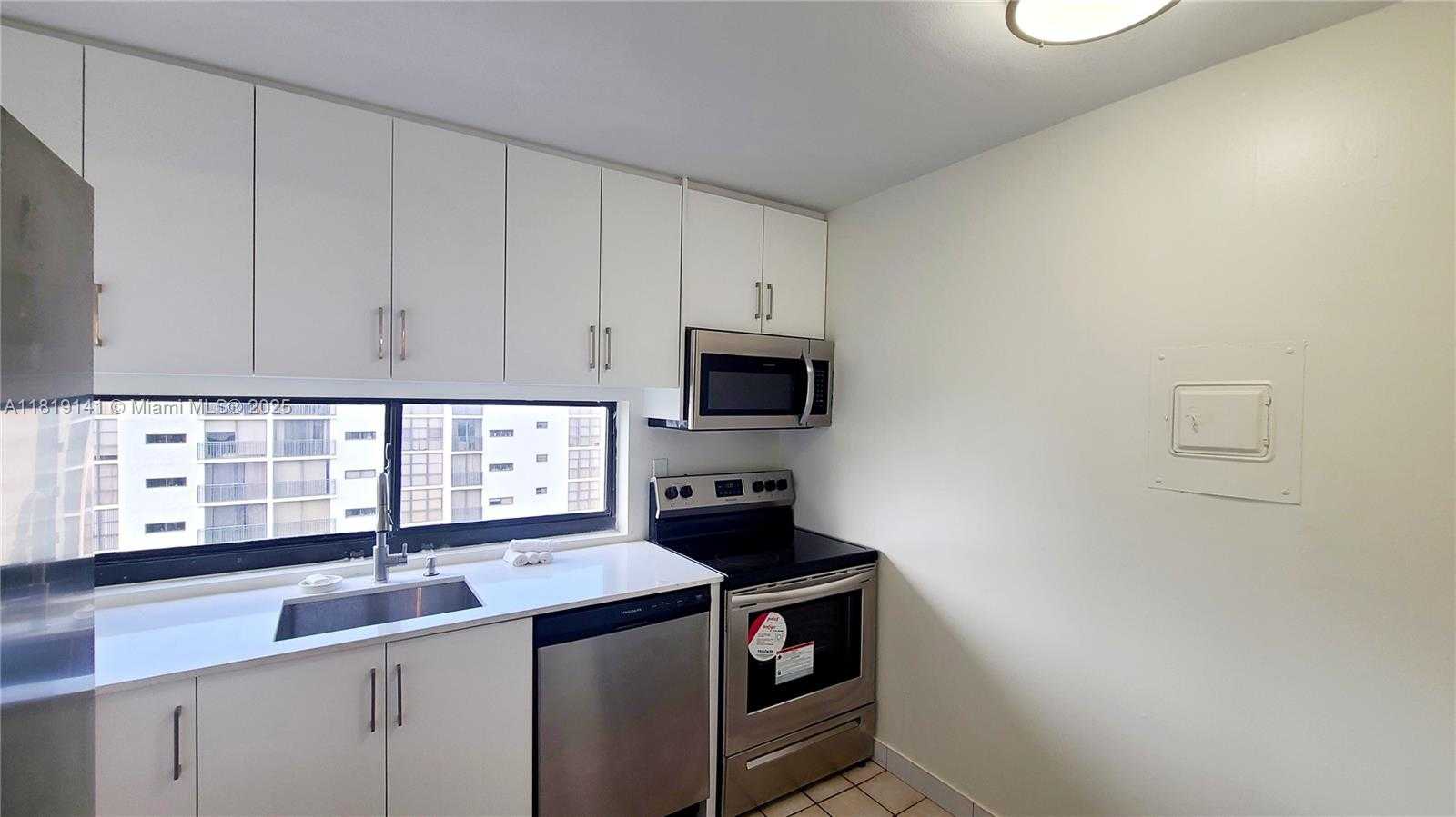 Small Image of 16909 NORTH BAY RD #907, Sunny Isles Beach Number 14